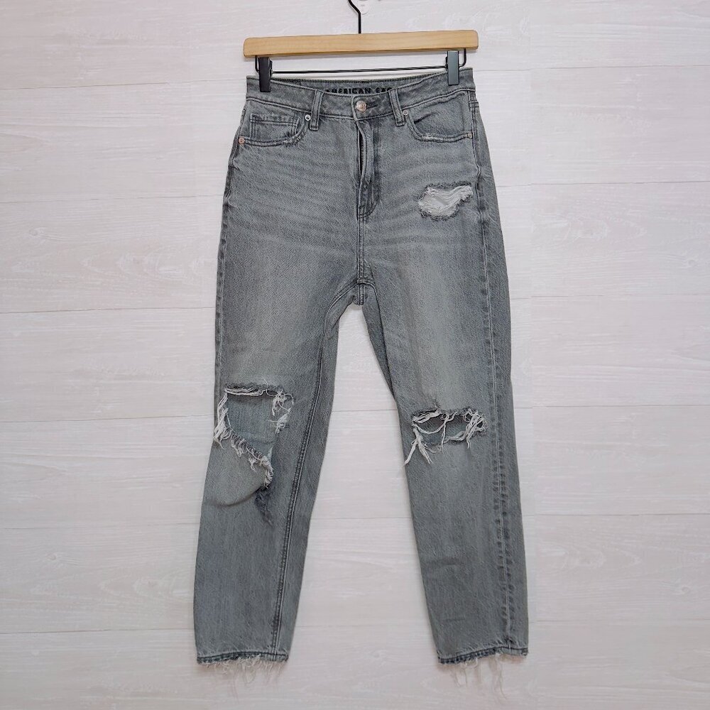 American Eagle Women's Gray Wash Denim High Rise Distressed Mom Jean 2 Short